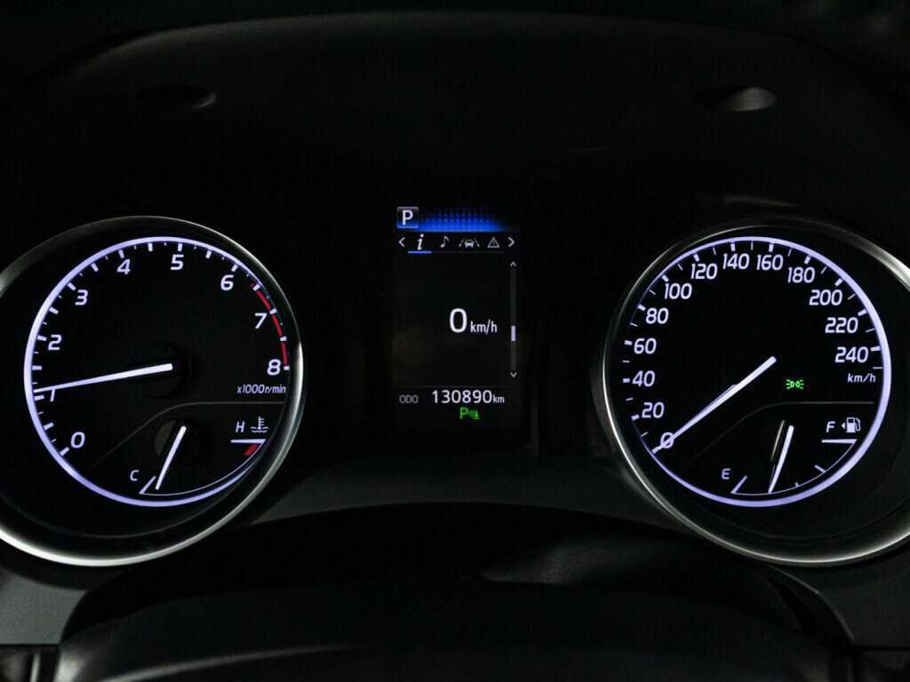 Toyota Camry 2018 года с пробегом. Фото: #11