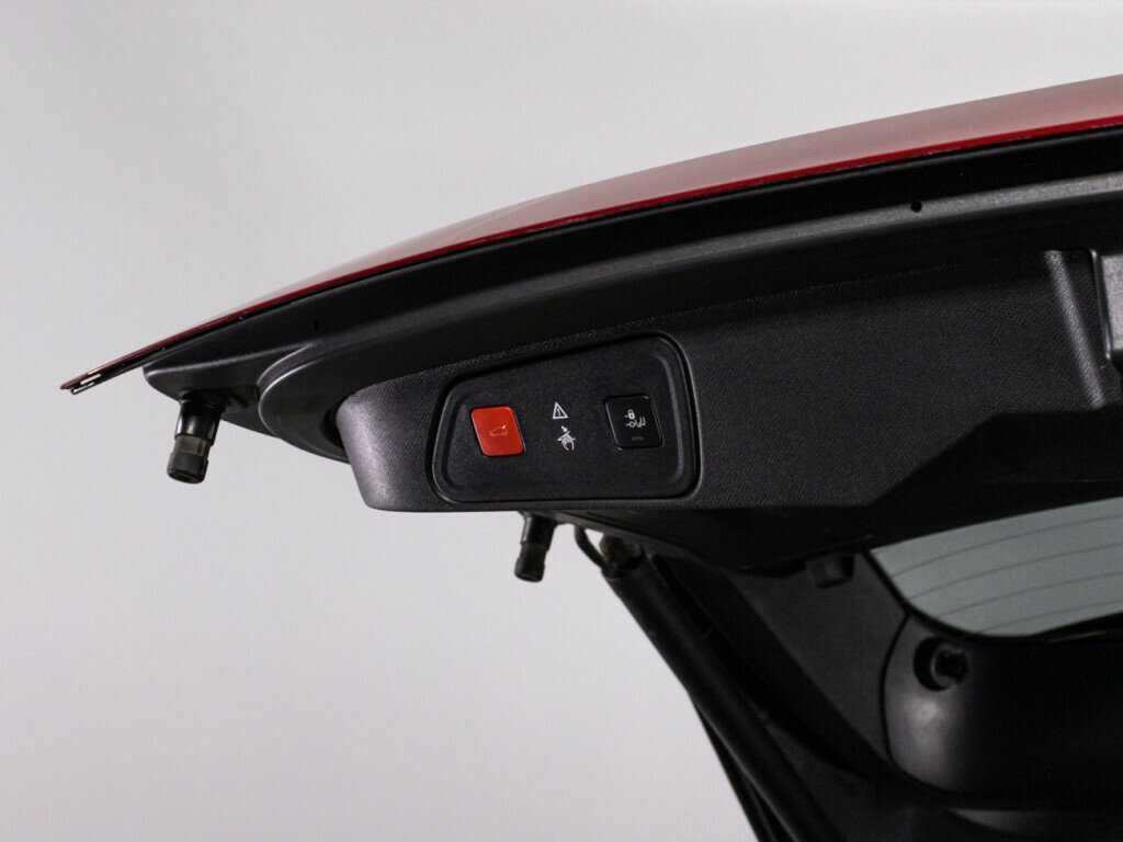 Б/У Пежо 3008 2017 года. Фото: #14