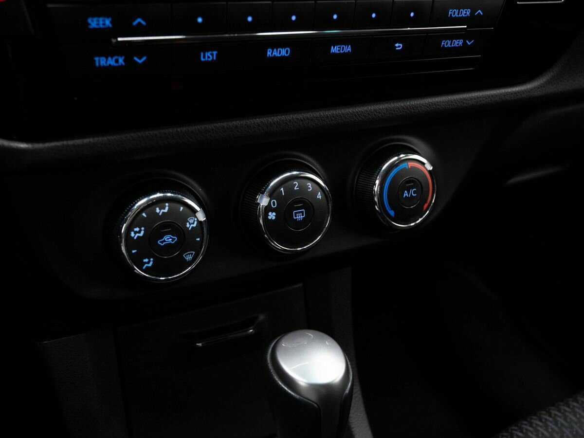 Б/У Тойота Королла 2015 года. Фото: #18