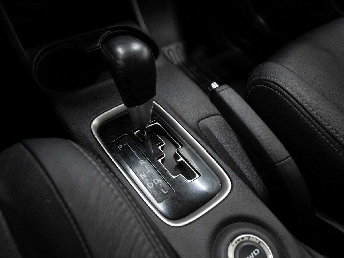 Б/У Митсубиши Оутлэндер 2015 года. Фото: #21