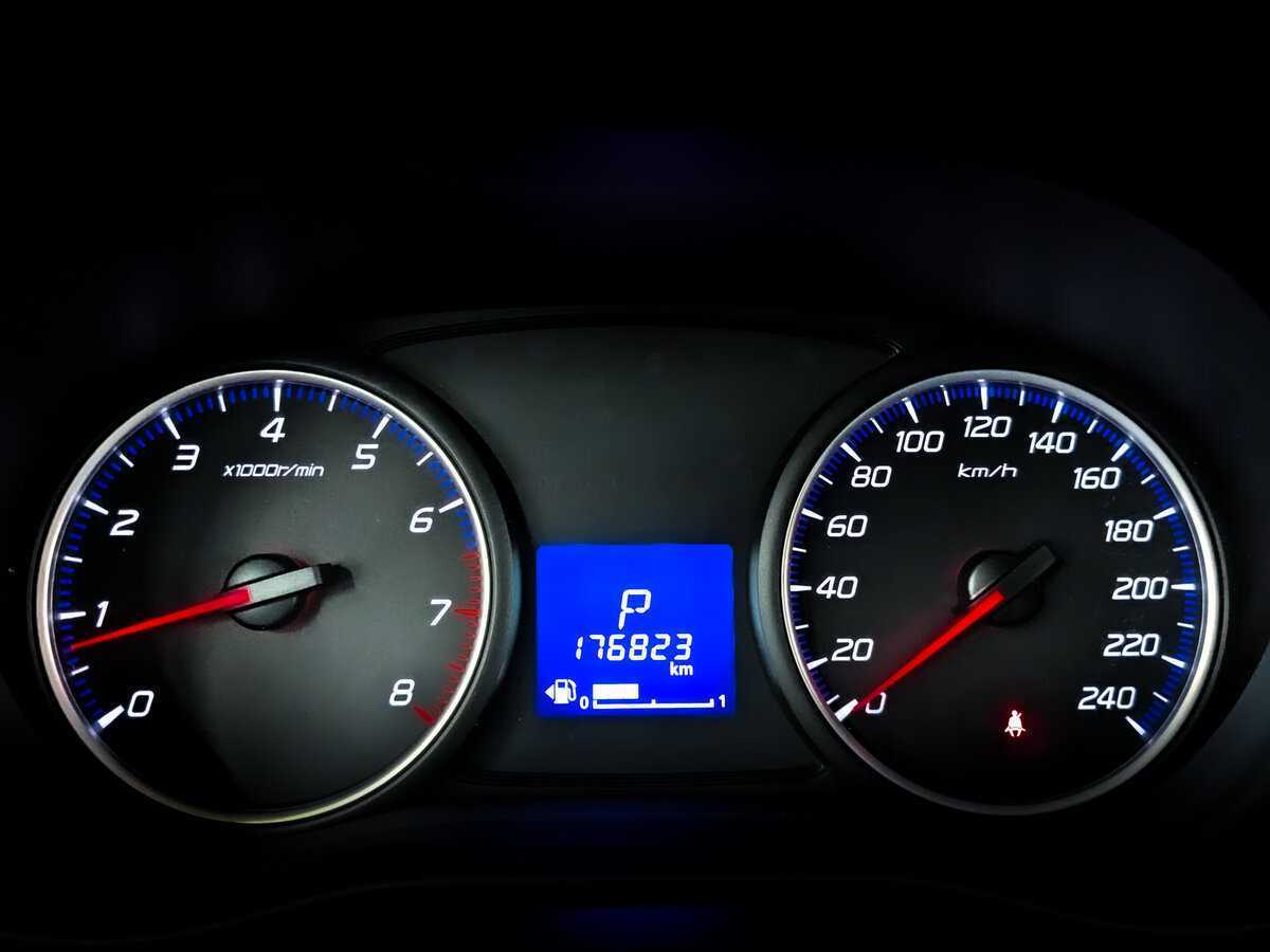 Б/У Митсубиши Оутлэндер 2015 года. Фото: #12