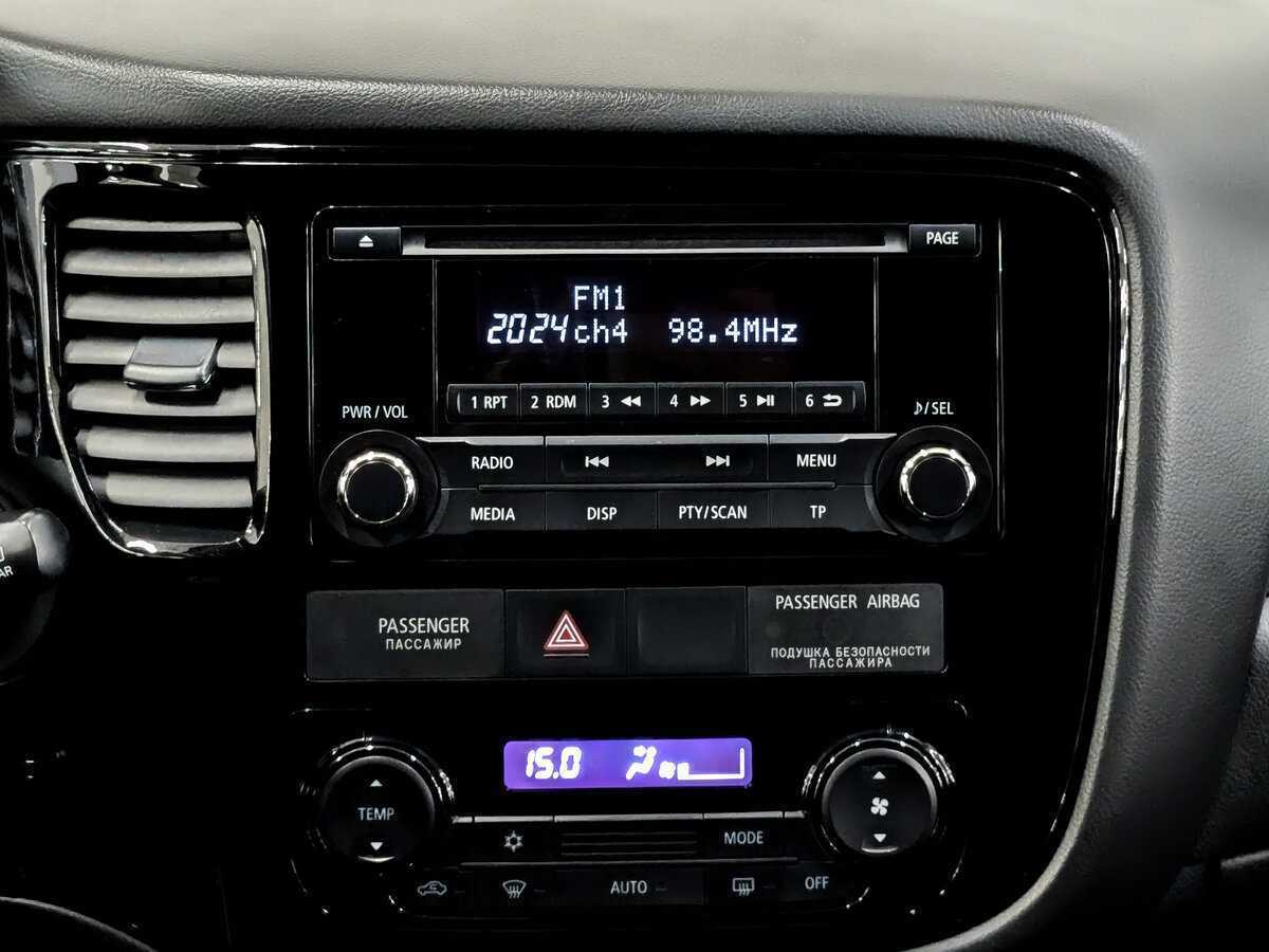 Б/У Митсубиши Оутлэндер 2015 года. Фото: #14