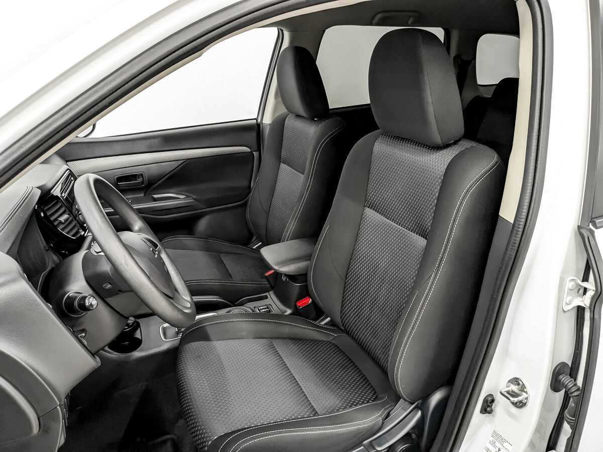 Б/У Митсубиши Оутлэндер 2015 года. Фото: #19