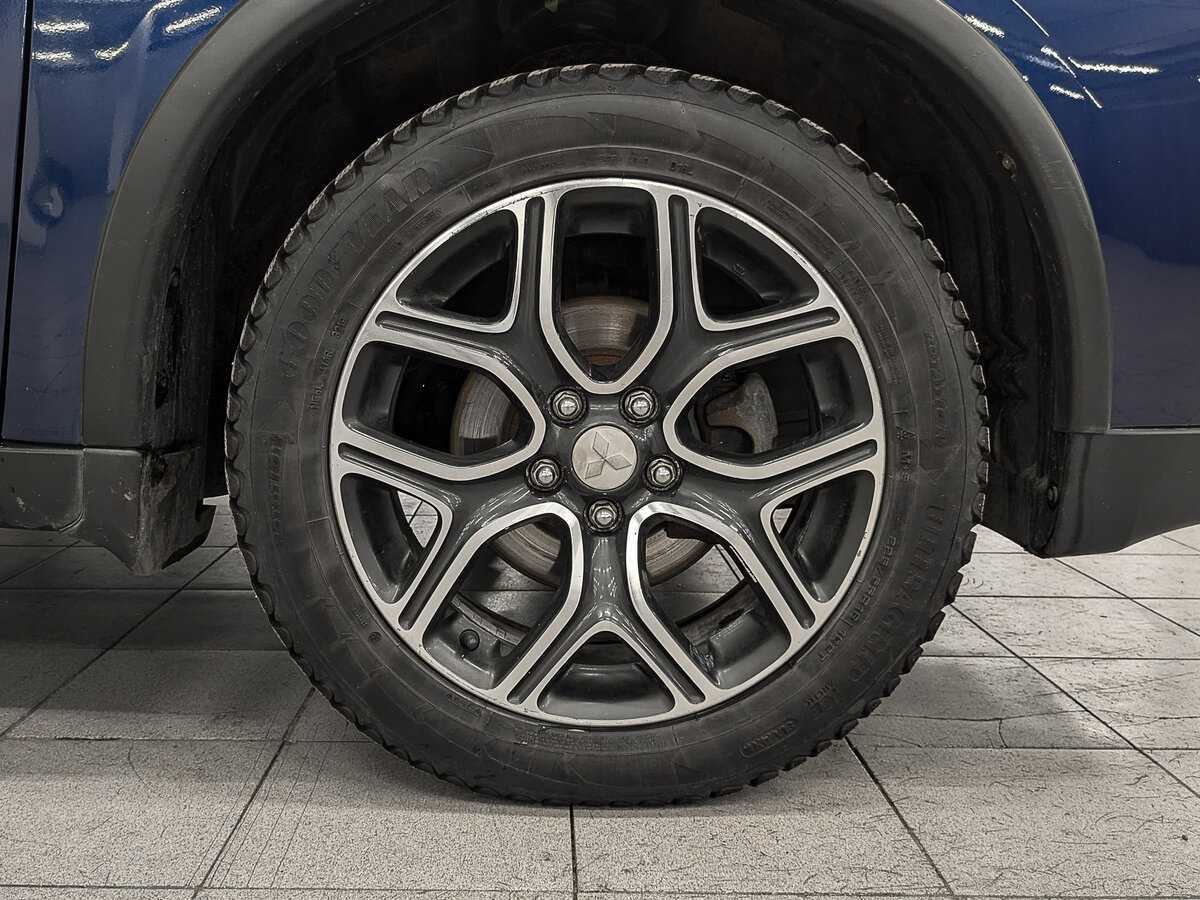 Б/У Митсубиши Оутлэндер 2014 года. Фото: #10