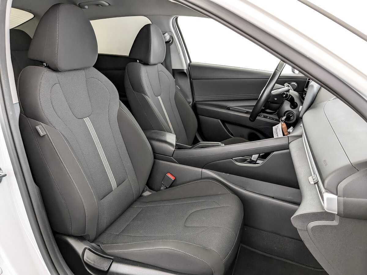 Hyundai Elantra 2021 года с пробегом. Фото: #20