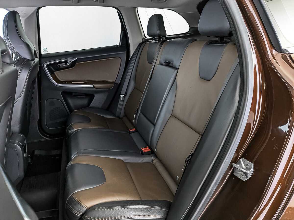 Б/У Вольво ИксЦ60 2014 года. Фото: #17