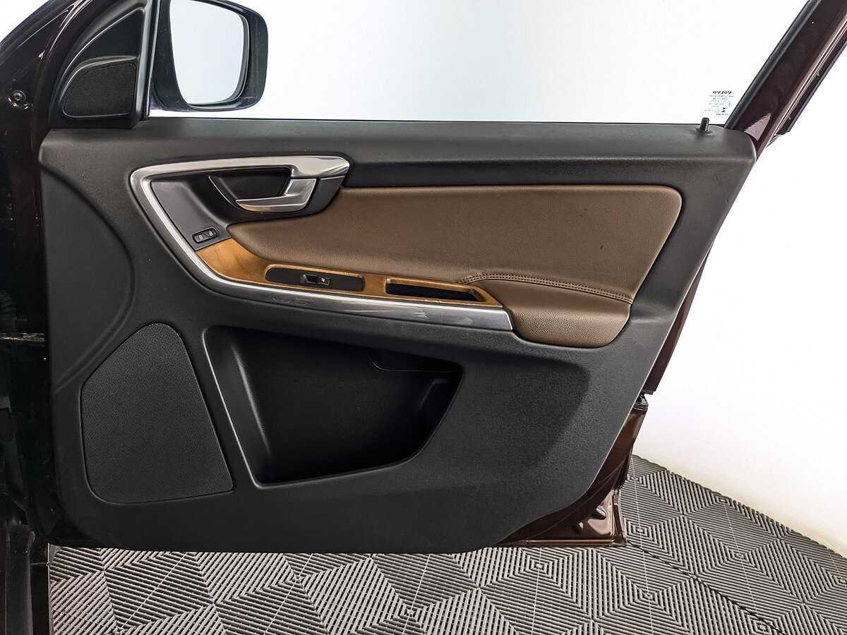 Б/У Вольво ИксЦ60 2014 года. Фото: #24