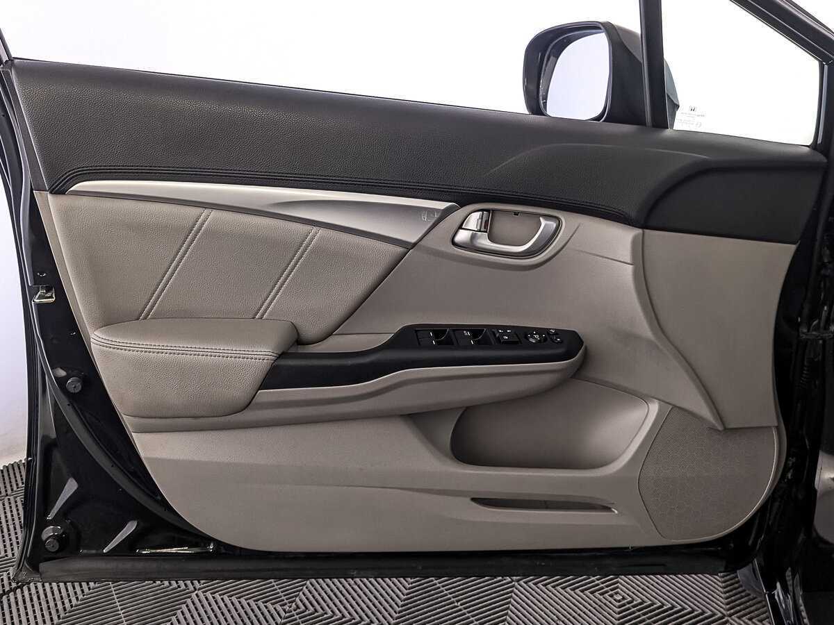 Б/У Хонда Цивик 2013 года. Фото: #17