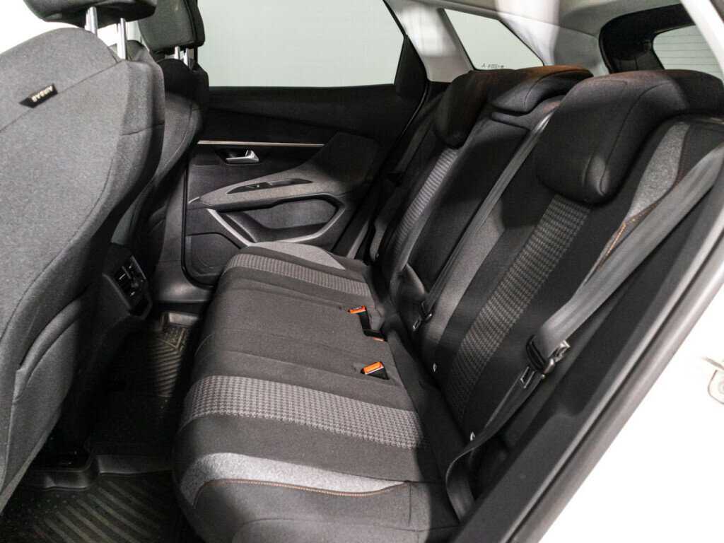 Б/У Пежо 3008 2017 года. Фото: #9