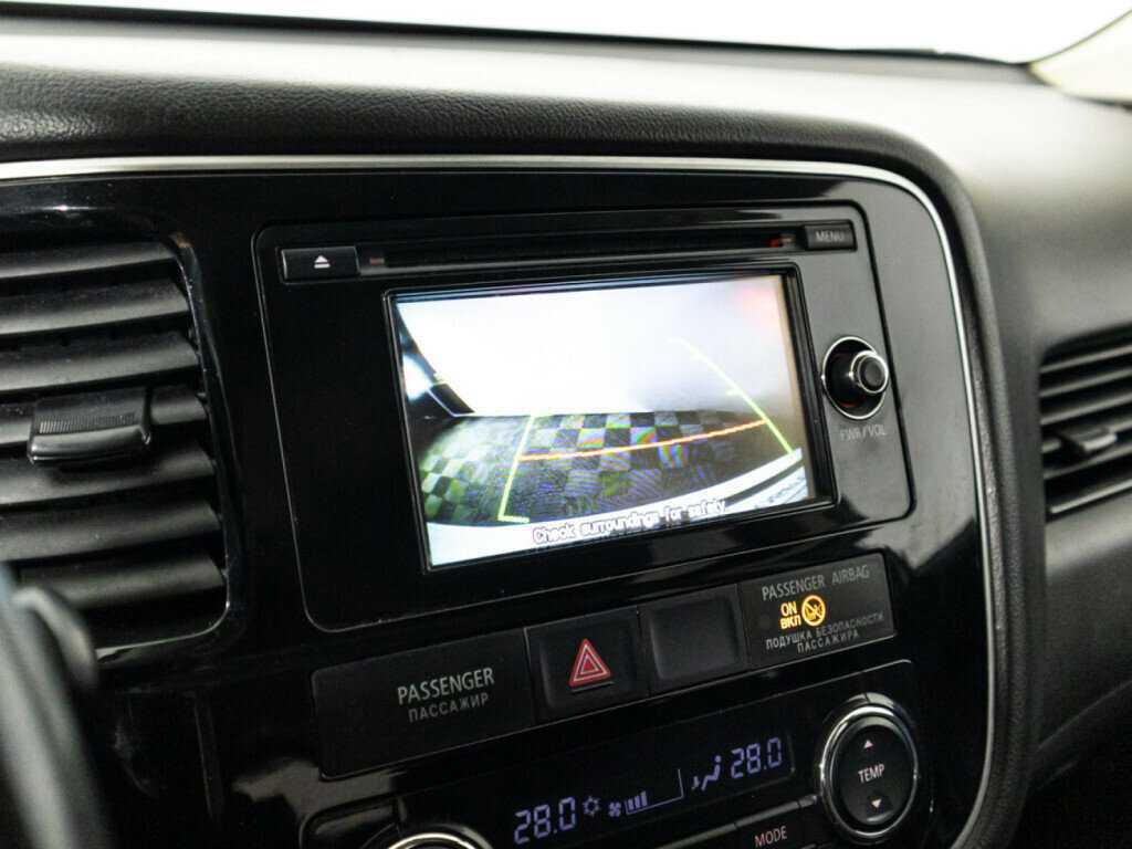 Б/У Митсубиши Оутлэндер 2016 года. Фото: #17