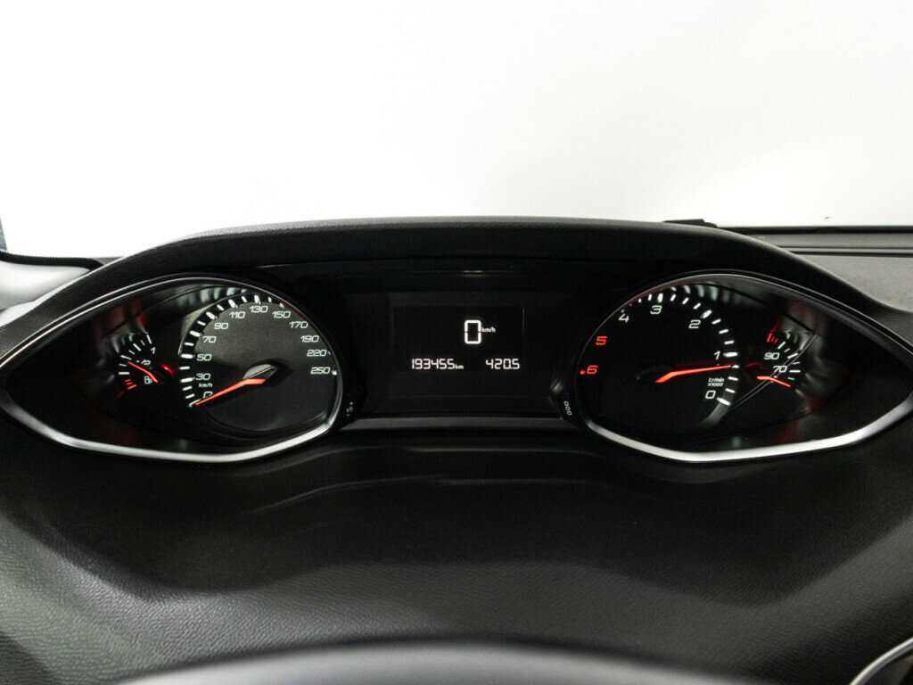 Б/У Пежо 308 2018 года. Фото: #11