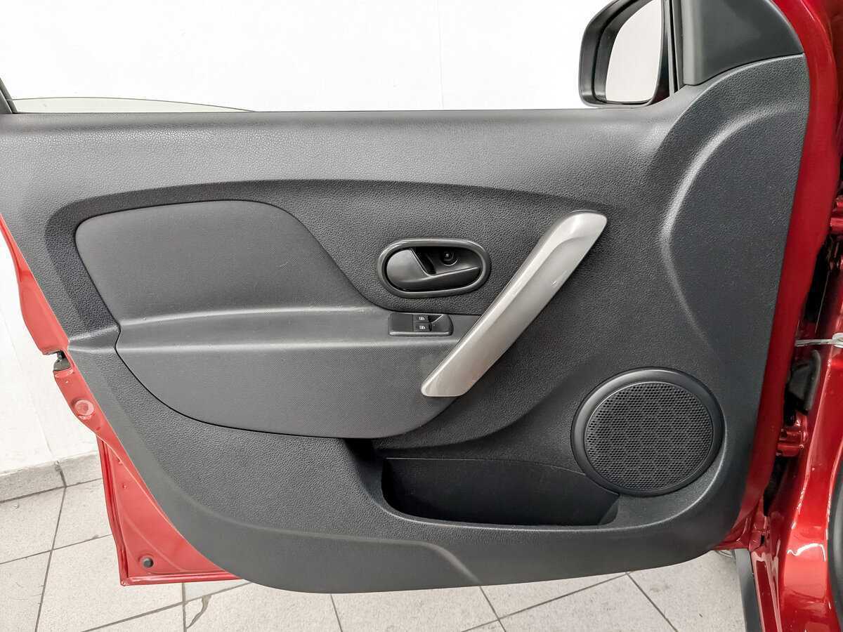 Б/У Рено Логан 2021 года. Фото: #17