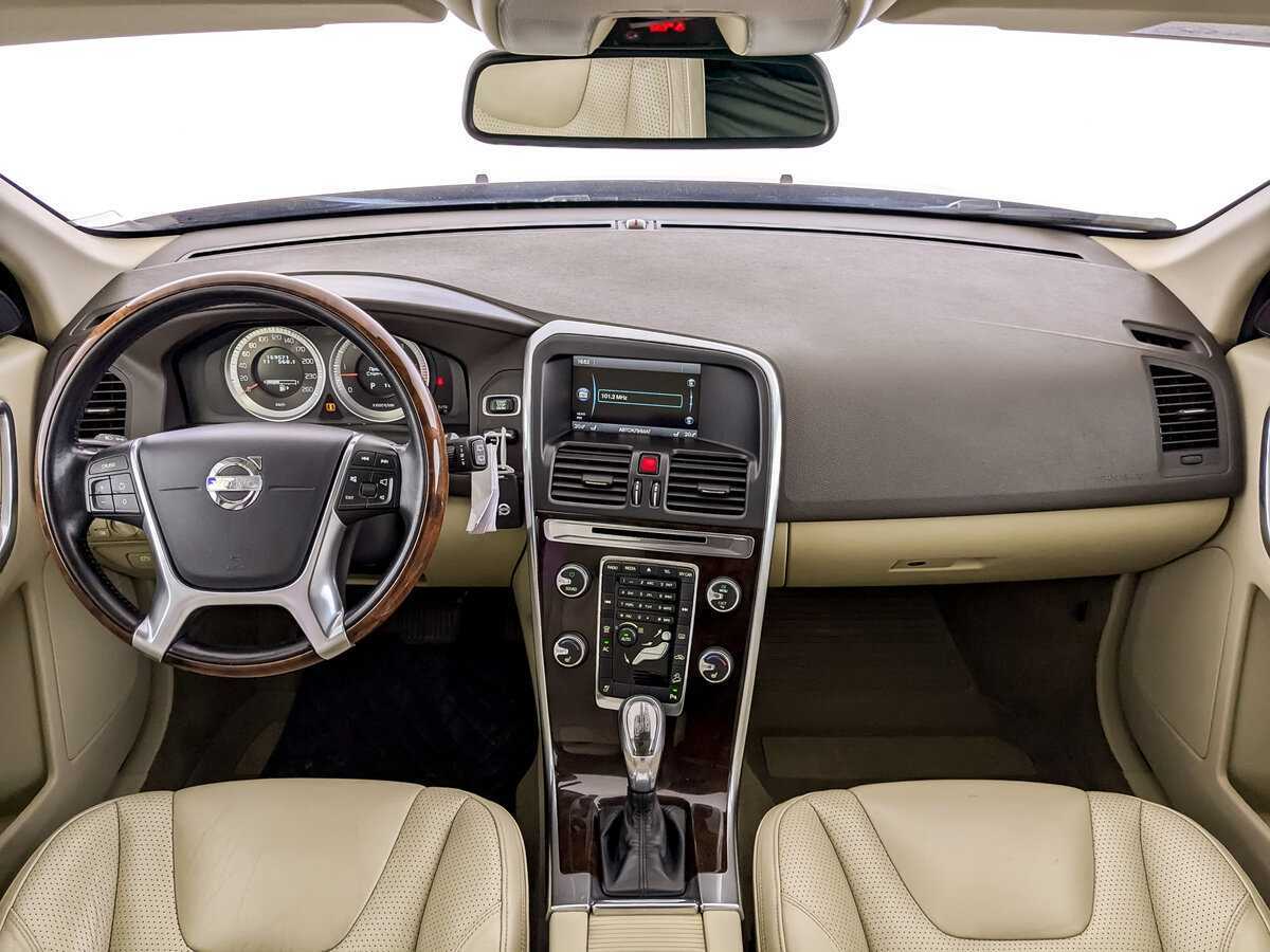 Б/У Вольво ИксЦ60 2013 года. Фото: #13