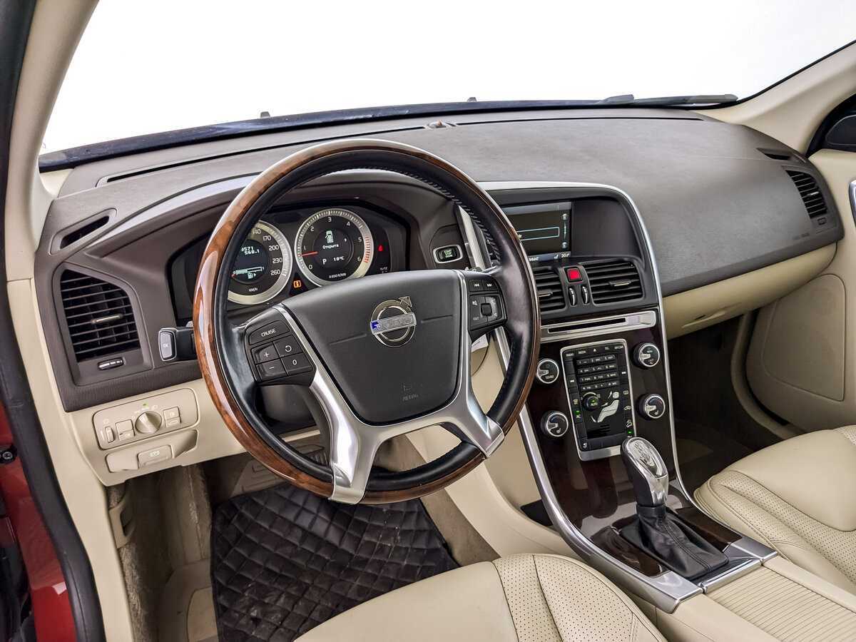 Б/У Вольво ИксЦ60 2013 года. Фото: #15