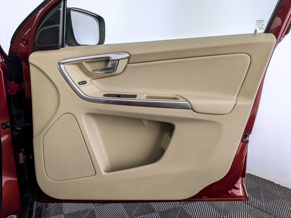 Б/У Вольво ИксЦ60 2013 года. Фото: #23