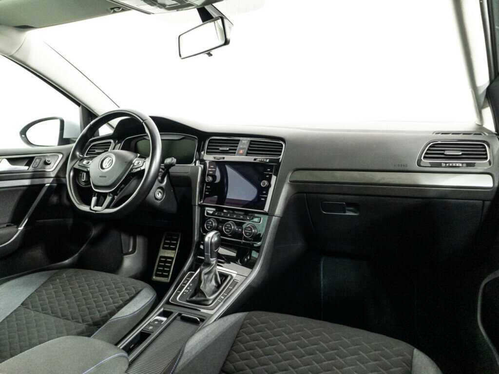 Б/У Фольксваген Гольф 2018 года. Фото: #8