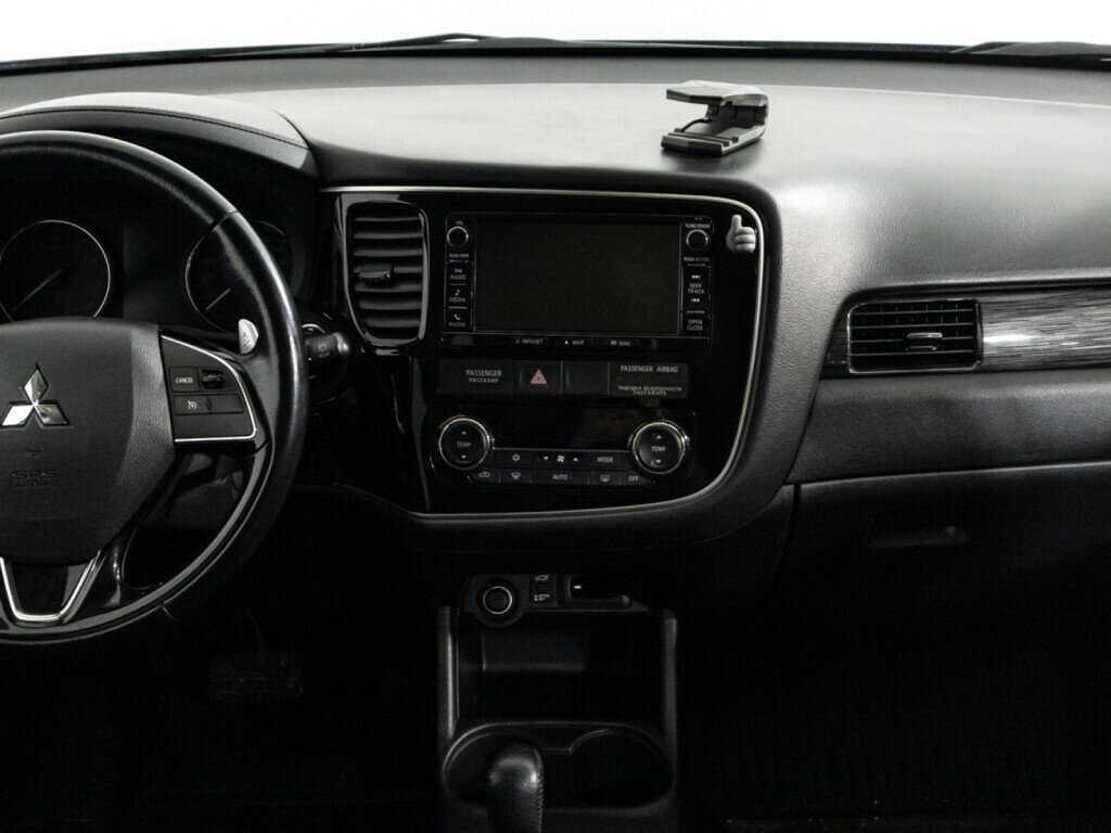 Б/У Митсубиши Оутлэндер 2016 года. Фото: #13