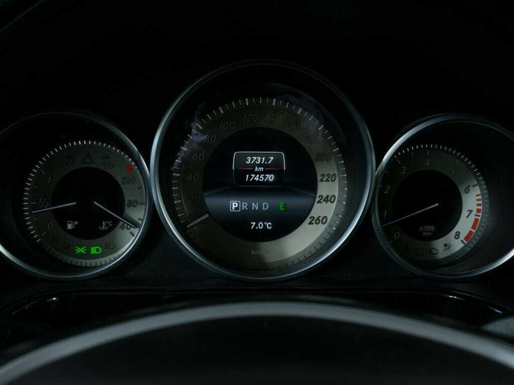 Mercedes-Benz E-Класс 2013 года с пробегом. Фото: #12