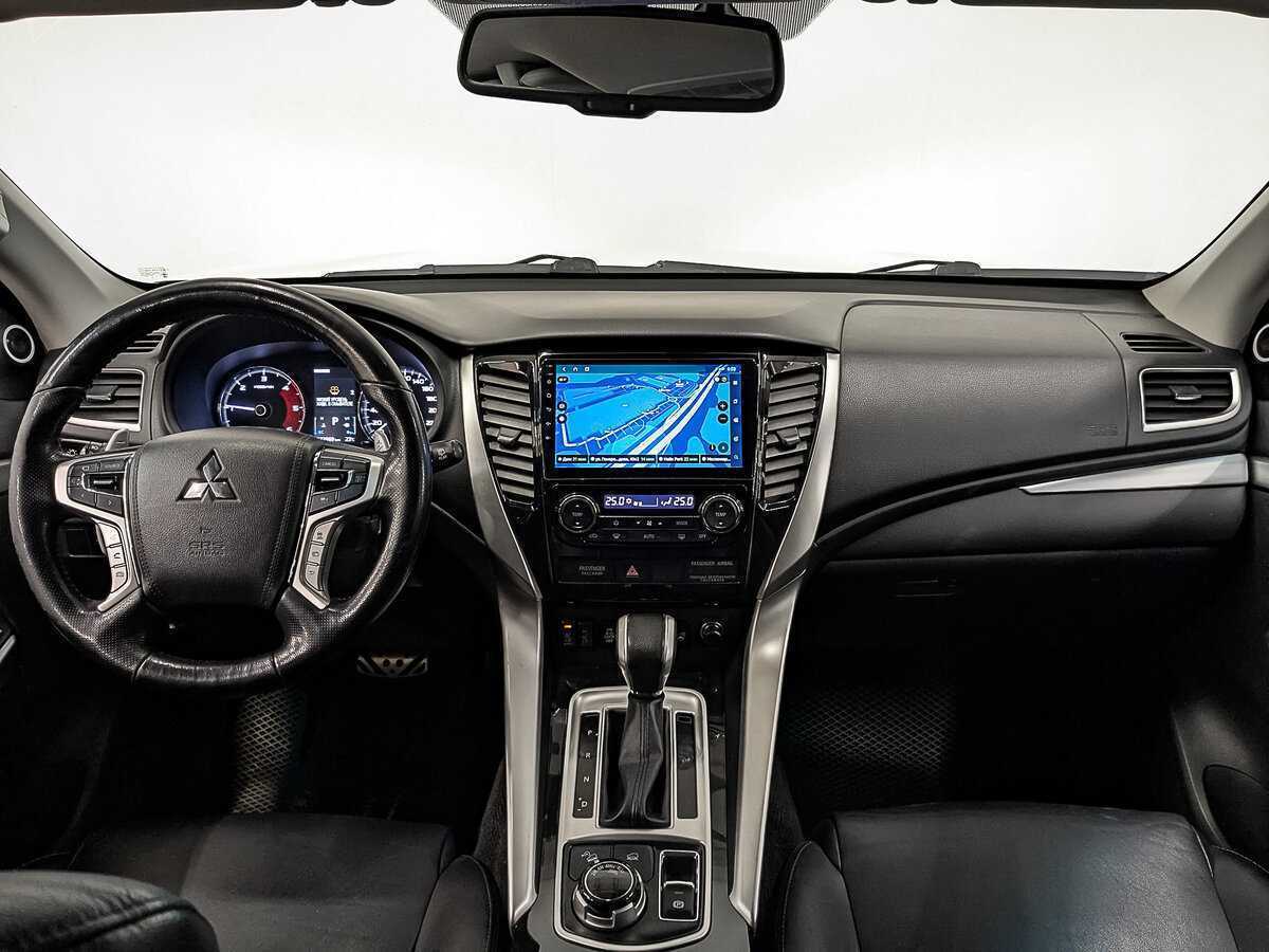 Mitsubishi Pajero Sport 2017 года с пробегом. Фото: #11