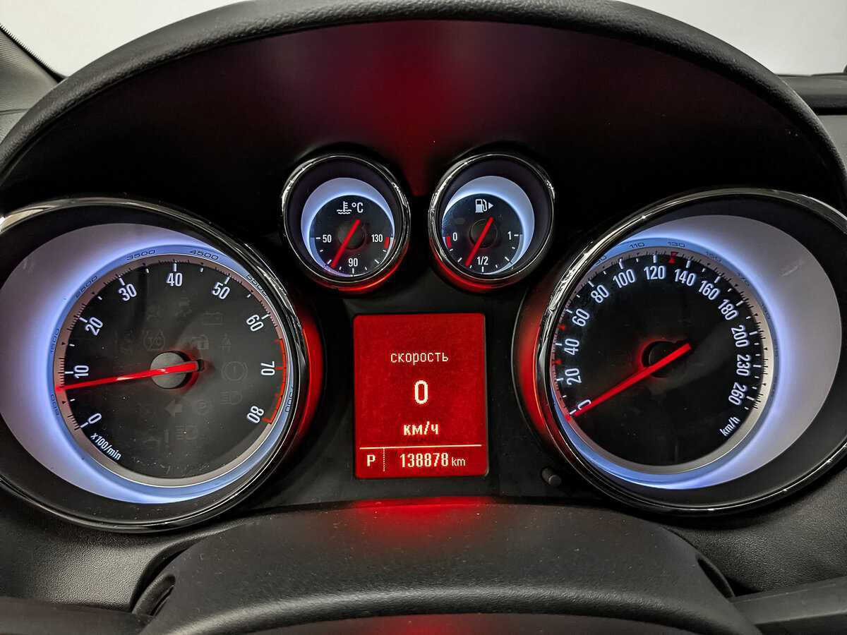 Б/У Опель Астра 2014 года. Фото: #13