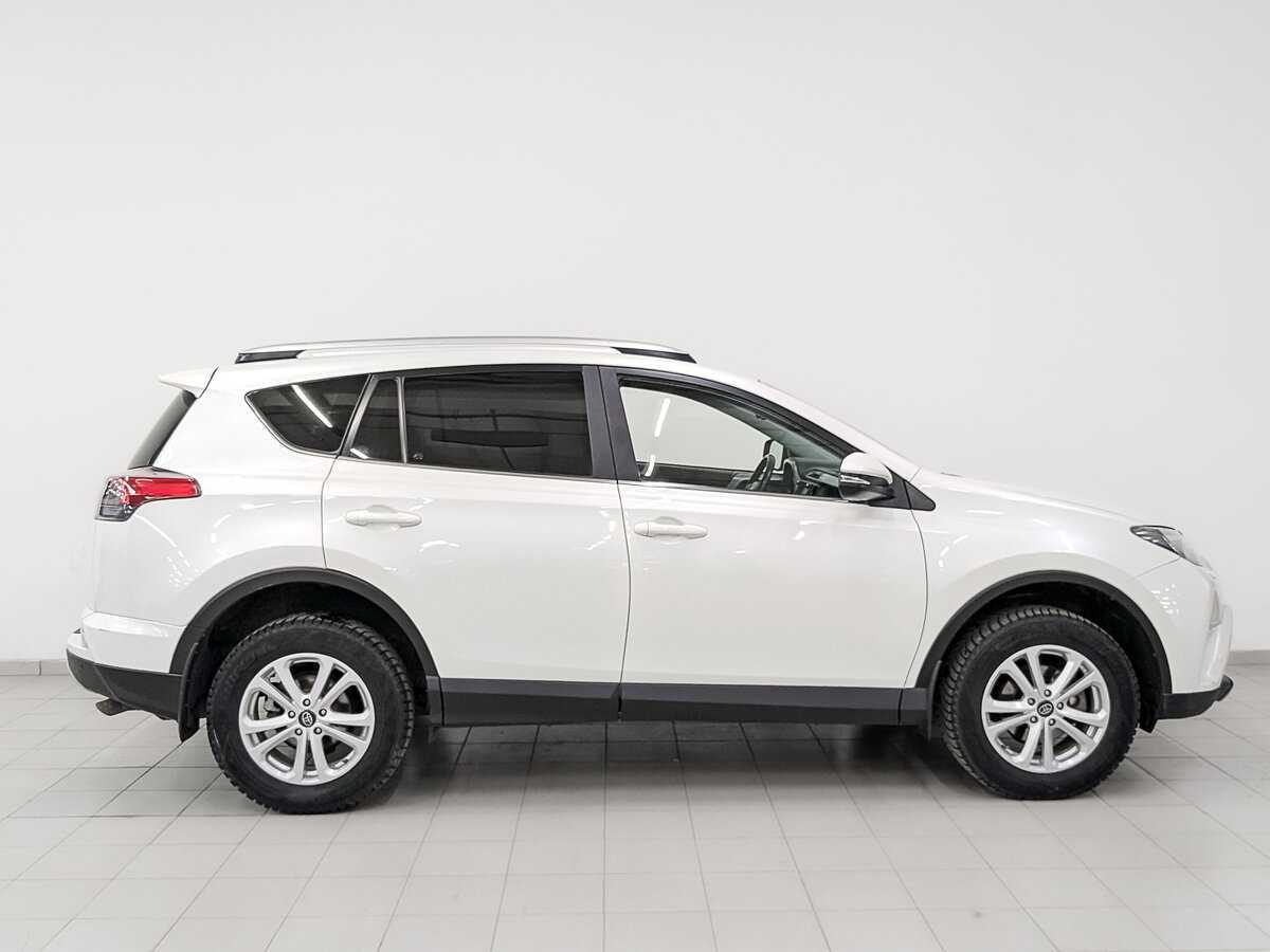Toyota RAV4 2017 года с пробегом. Фото: #3