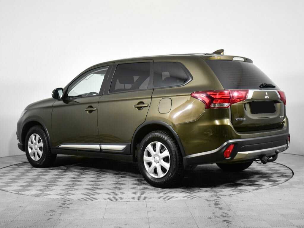 Б/У Митсубиши Оутлэндер 2017 года. Фото: #6