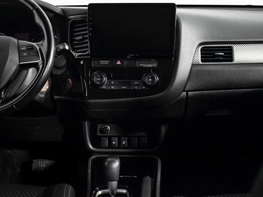 Б/У Митсубиши Оутлэндер 2017 года. Фото: #14