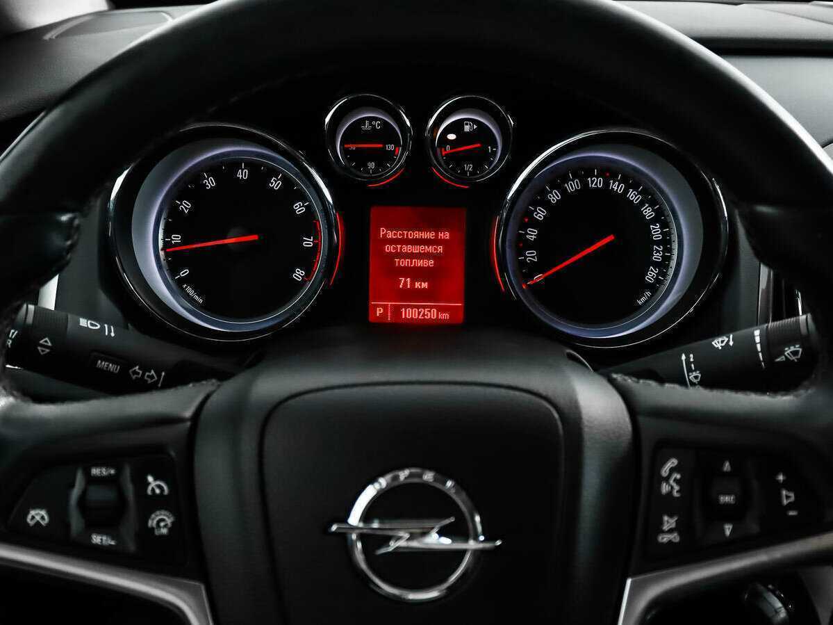 Б/У Опель Астра 2013 года. Фото: #14