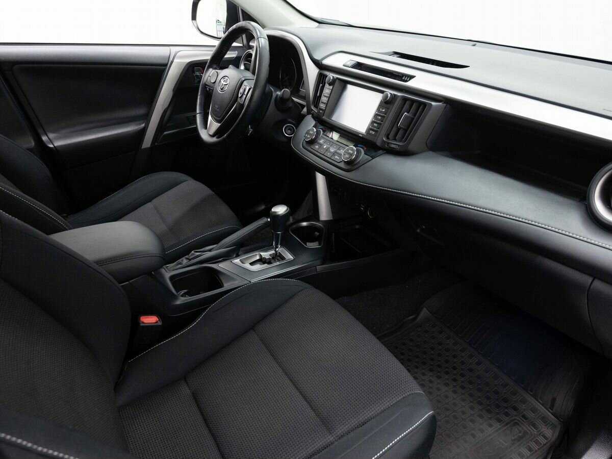 Toyota RAV4 2017 года с пробегом. Фото: #11