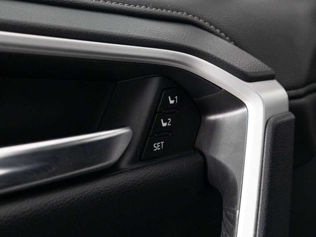 Toyota RAV4 2020 года с пробегом. Фото: #15