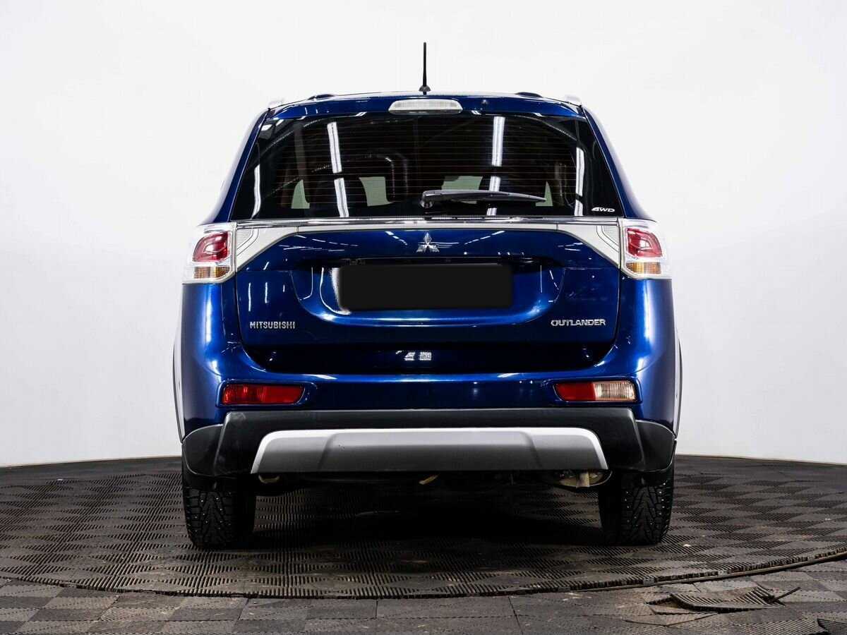 Б/У Митсубиши Оутлэндер 2014 года. Фото: #4