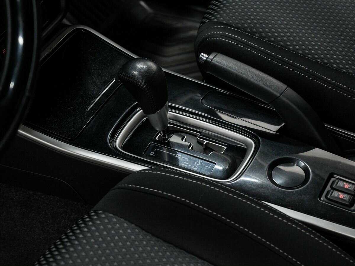 Б/У Митсубиши Оутлэндер 2018 года. Фото: #15