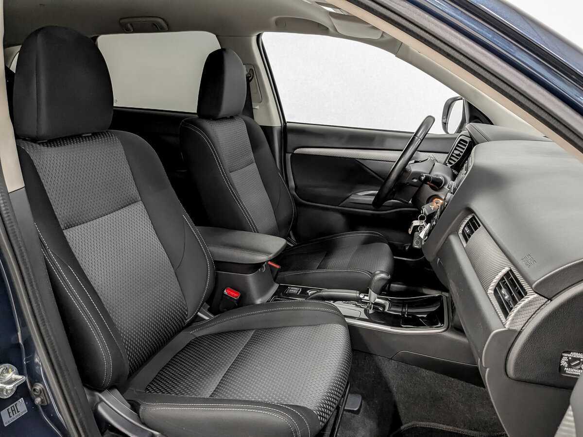 Б/У Митсубиши Оутлэндер 2017 года. Фото: #22