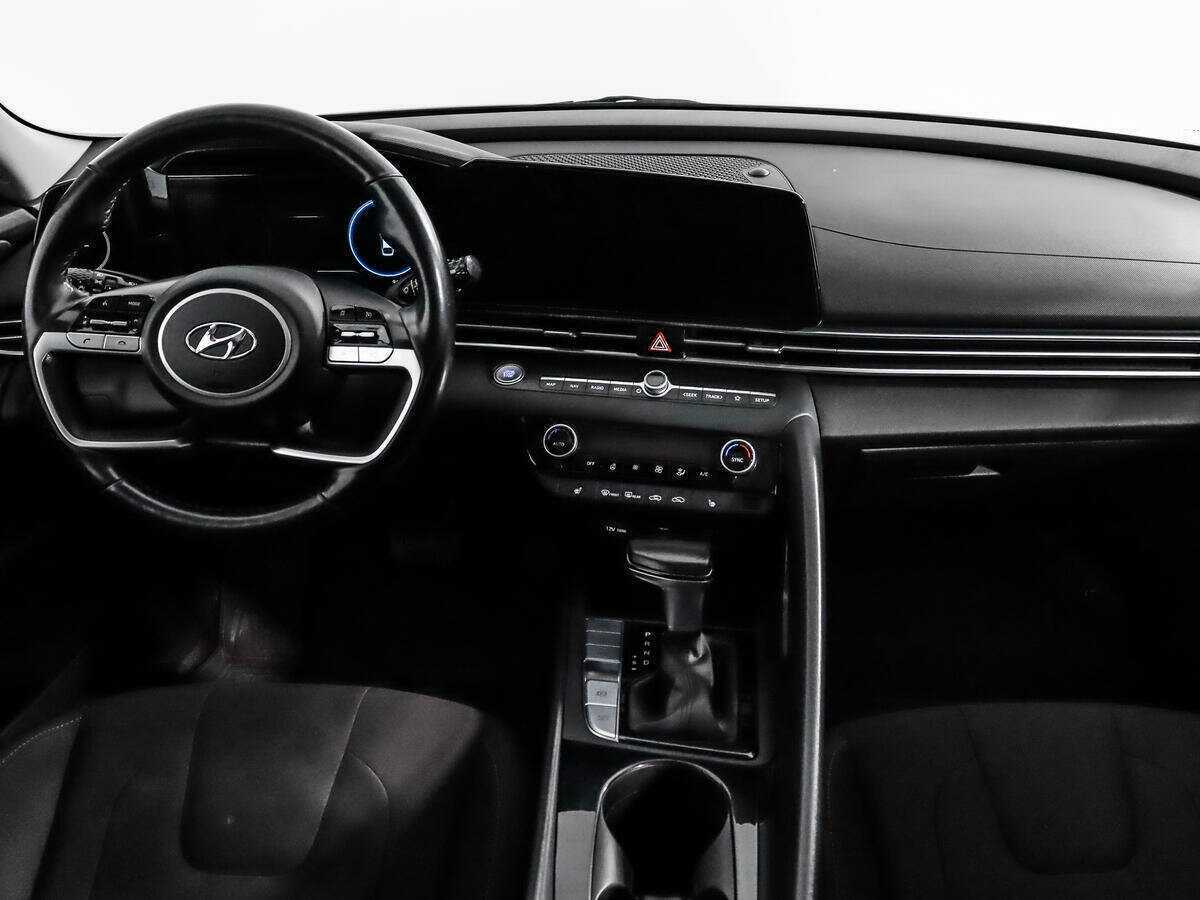 Hyundai Elantra 2021 года с пробегом. Фото: #14