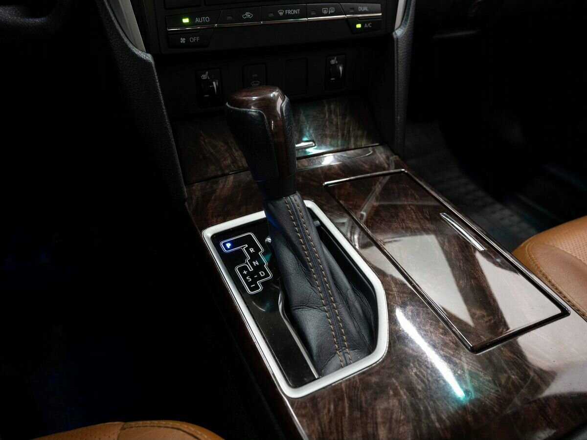 Б/У Тойота Камри 2017 года. Фото: #23