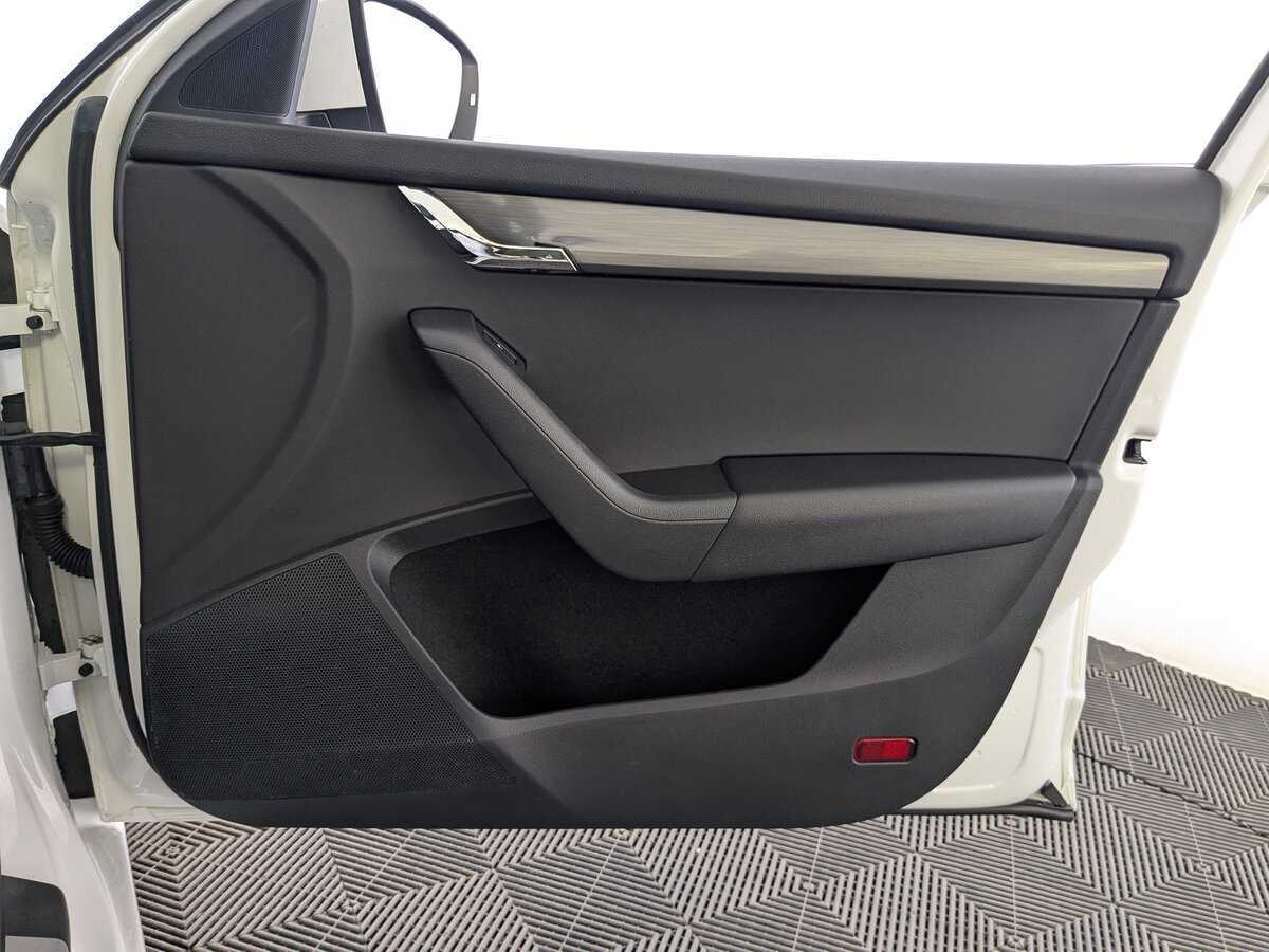 Б/У Шкода Октавия 2020 года. Фото: #23