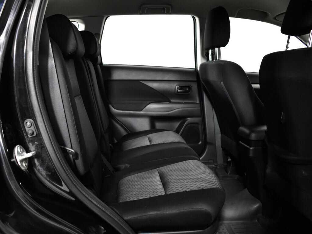 Б/У Митсубиши Оутлэндер 2014 года. Фото: #9