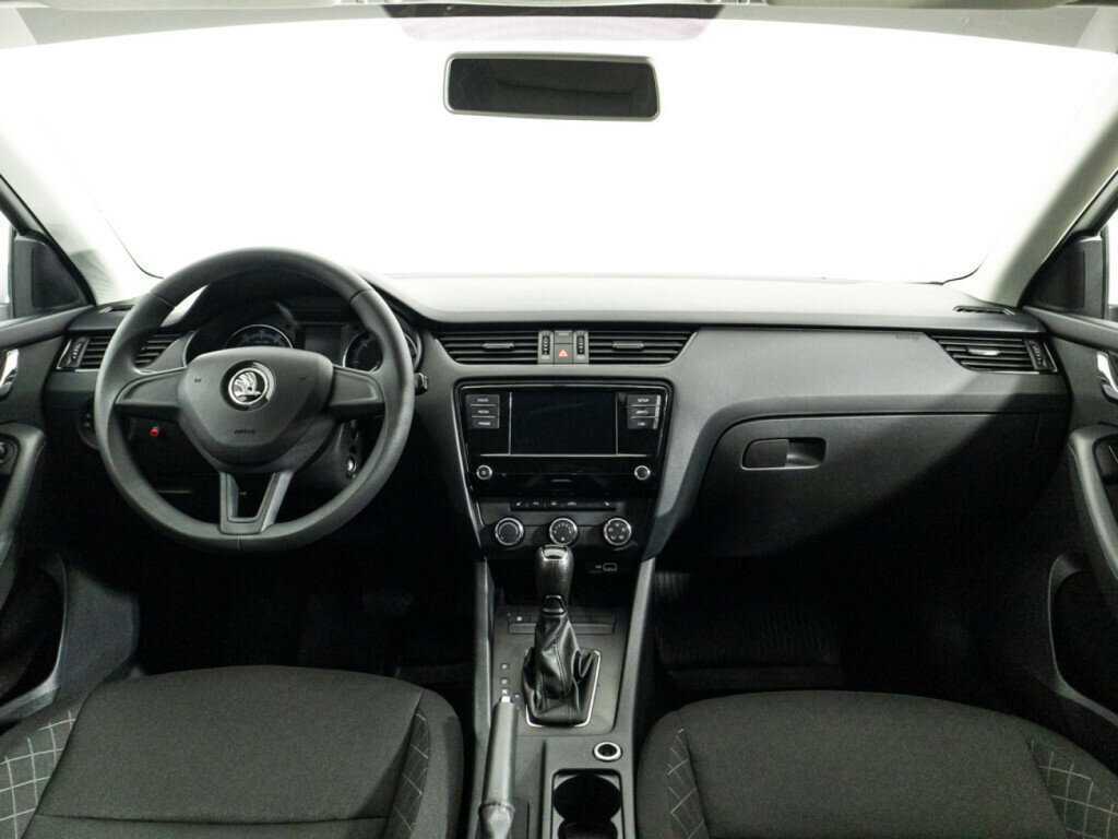 Б/У Шкода Октавия 2018 года. Фото: #12