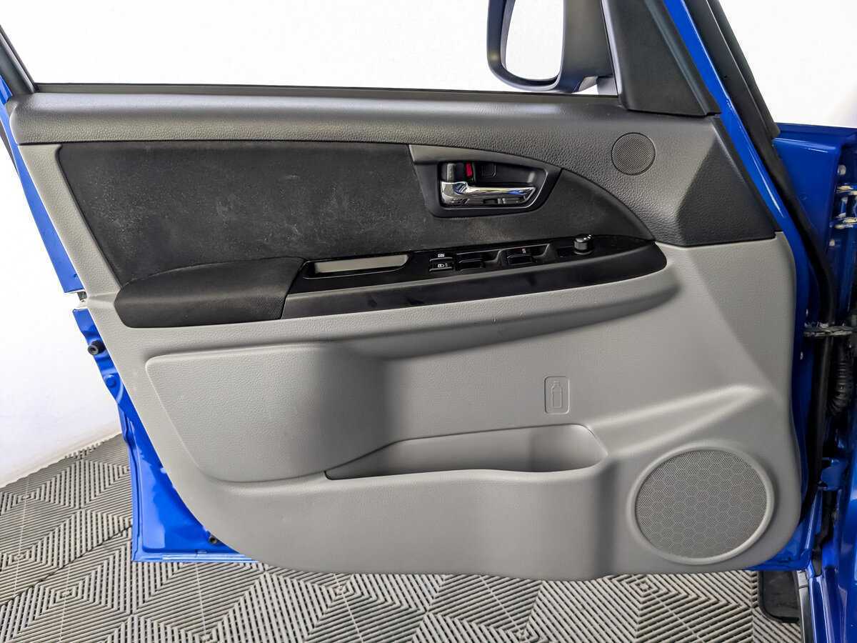 Б/У Сузуки С-Икс4 2012 года. Фото: #18