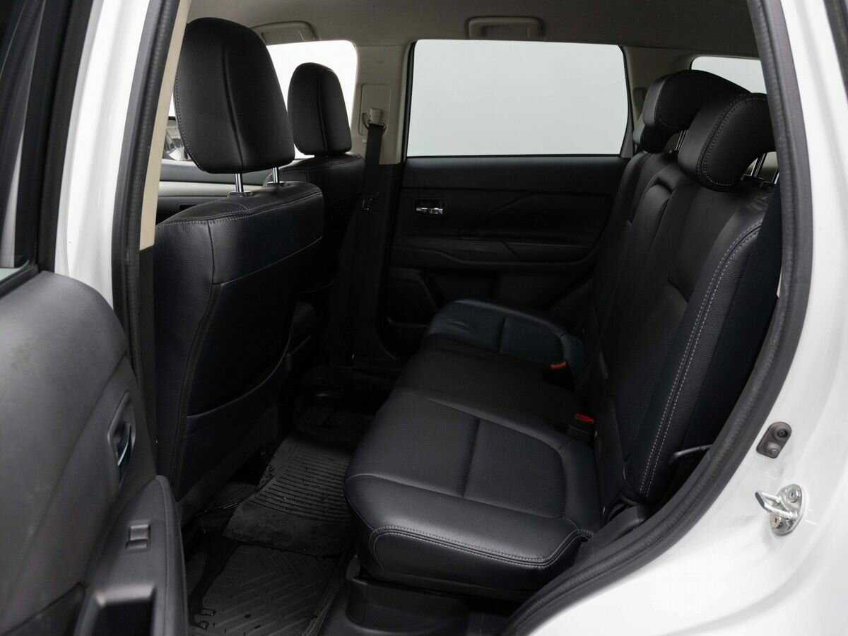 Б/У Митсубиши Оутлэндер 2012 года. Фото: #9