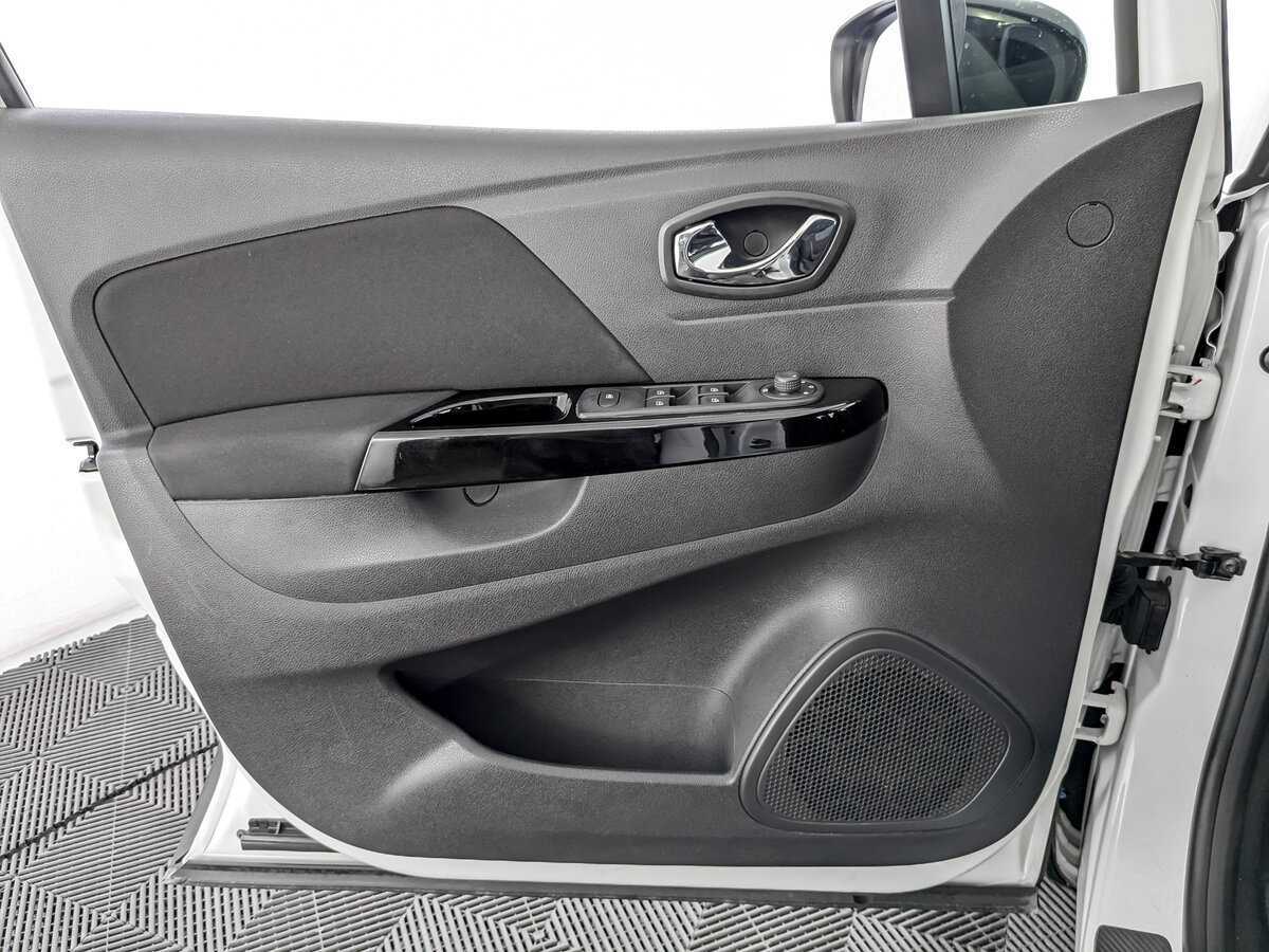 Б/У Рено Каптюр 2017 года. Фото: #18