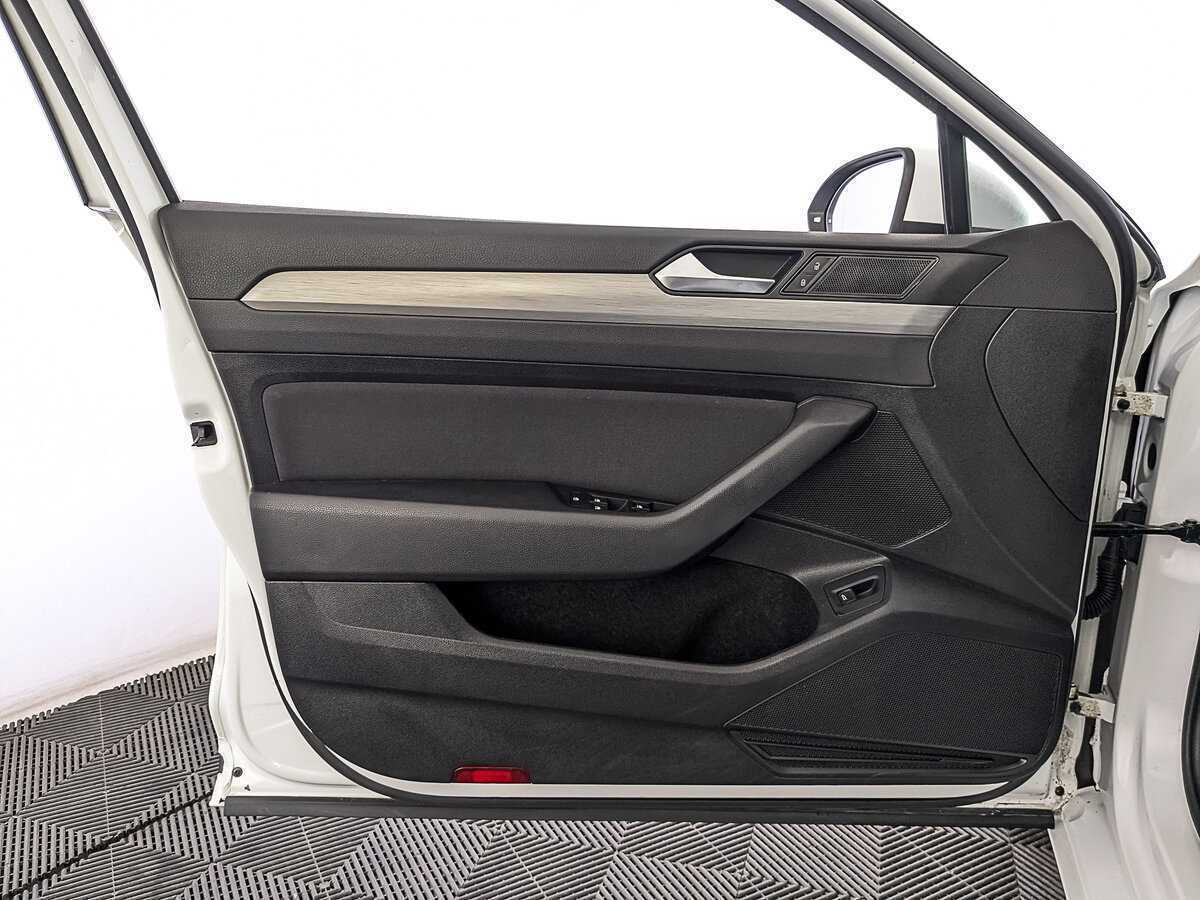 Б/У Фольксваген Пассат 2017 года. Фото: #18