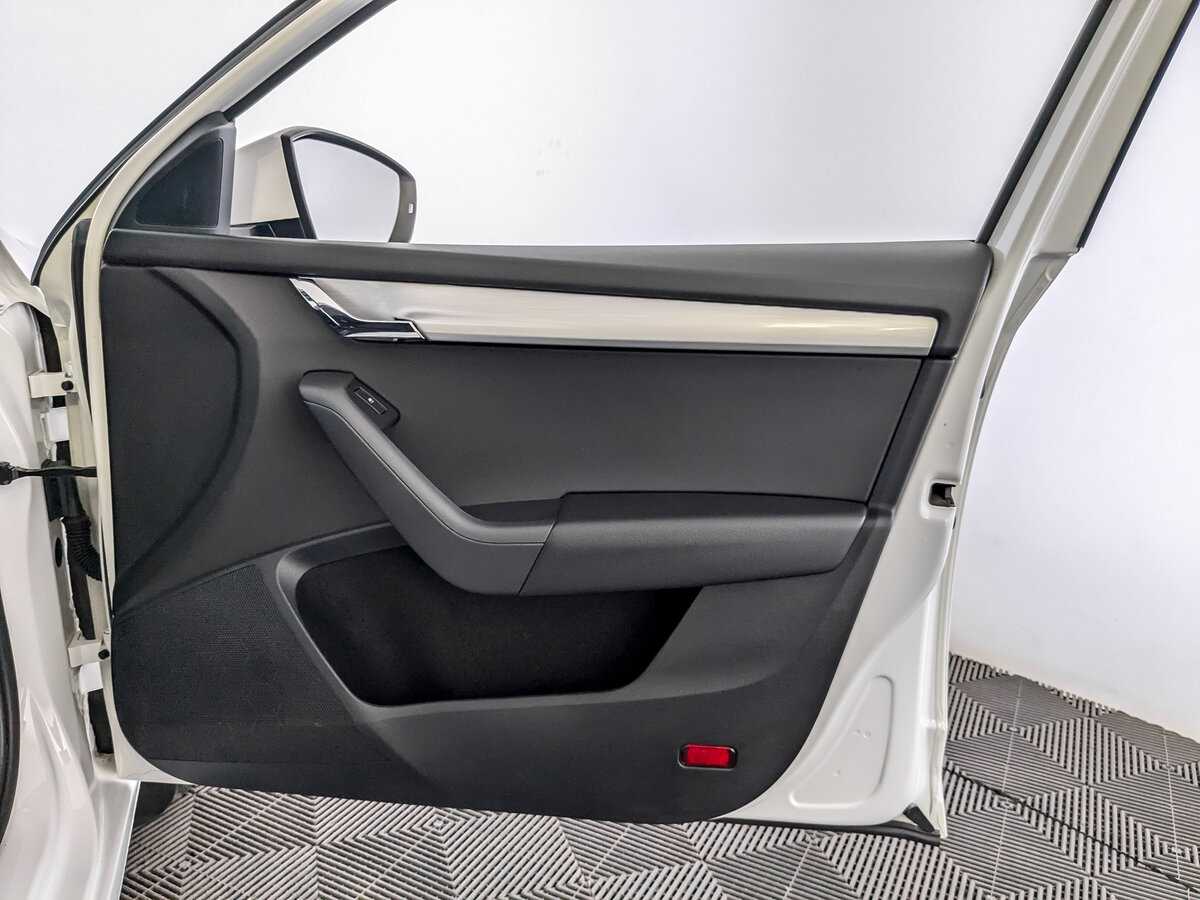 Б/У Шкода Октавия 2019 года. Фото: #23