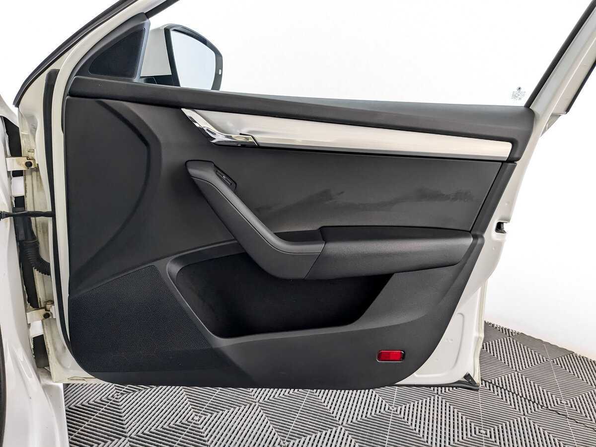 Б/У Шкода Октавия 2018 года. Фото: #23