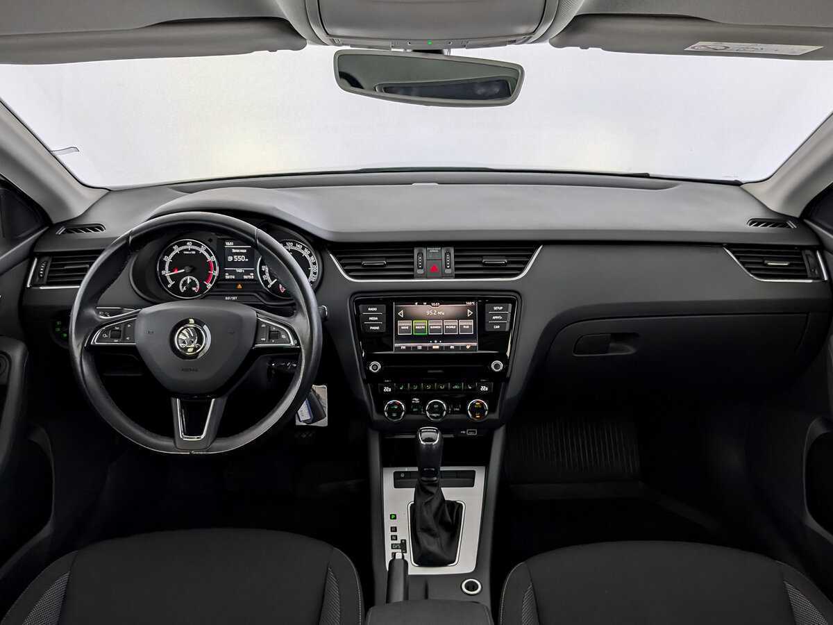 Б/У Шкода Октавия 2018 года. Фото: #13