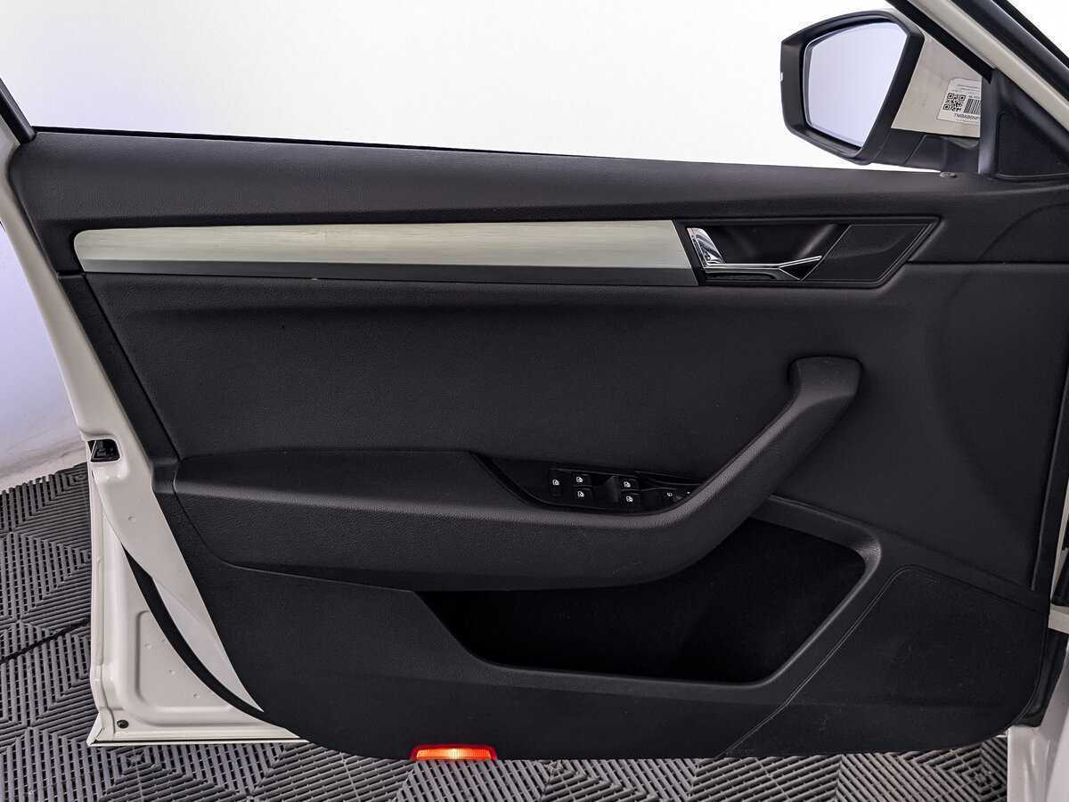 Б/У Шкода Суперб 2017 года. Фото: #18