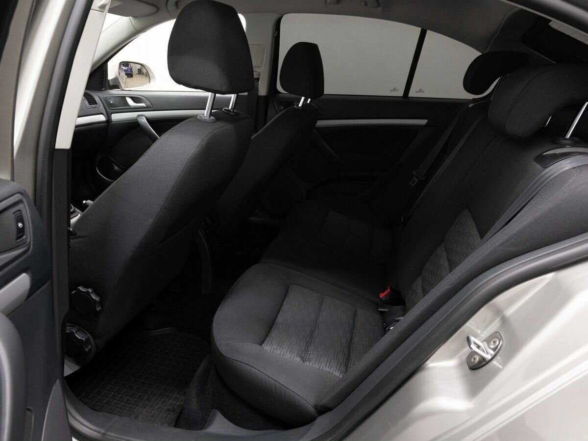 Б/У Шкода Октавия 2012 года. Фото: #9