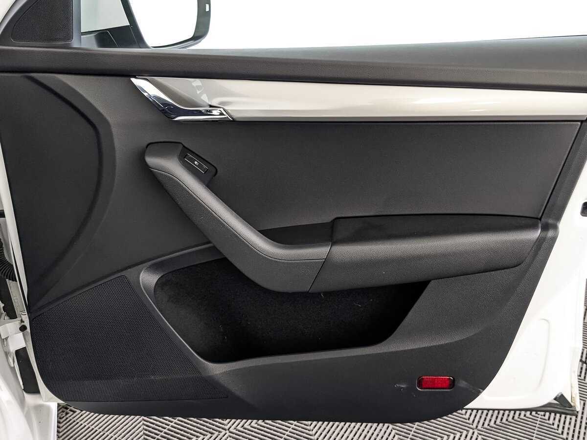 Б/У Шкода Октавия 2019 года. Фото: #24