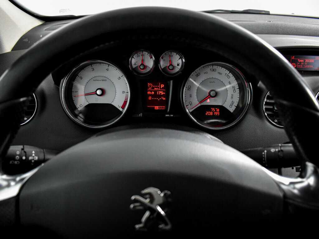 Б/У Пежо 408 2016 года. Фото: #15