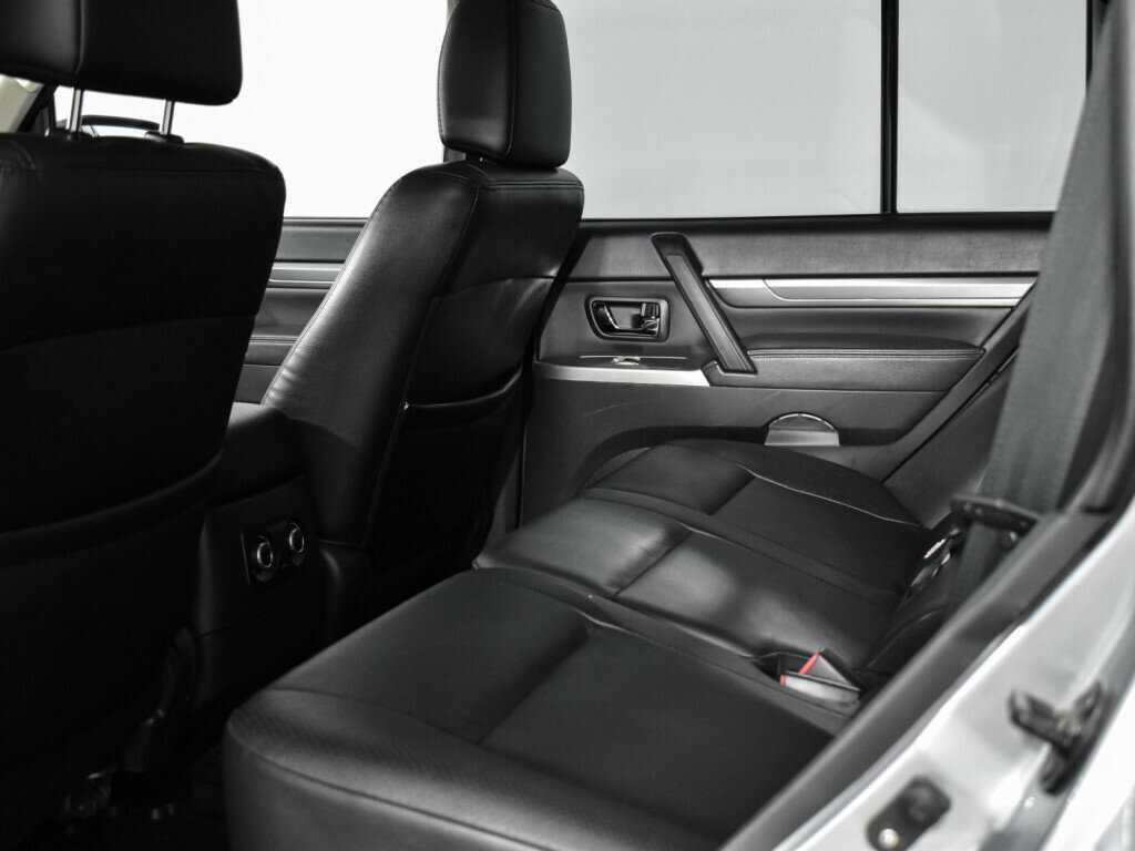 Mitsubishi Pajero 2013 года с пробегом. Фото: #12